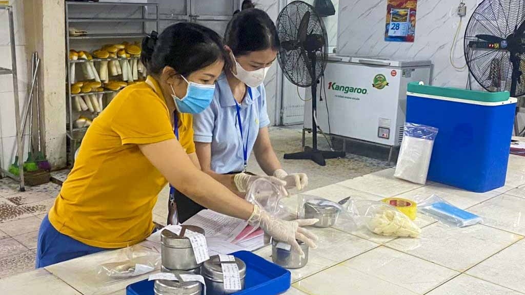 Kết quả kiểm tra ban đầu vụ 73 công nhân ngộ độc thực phẩm tại Nghệ An